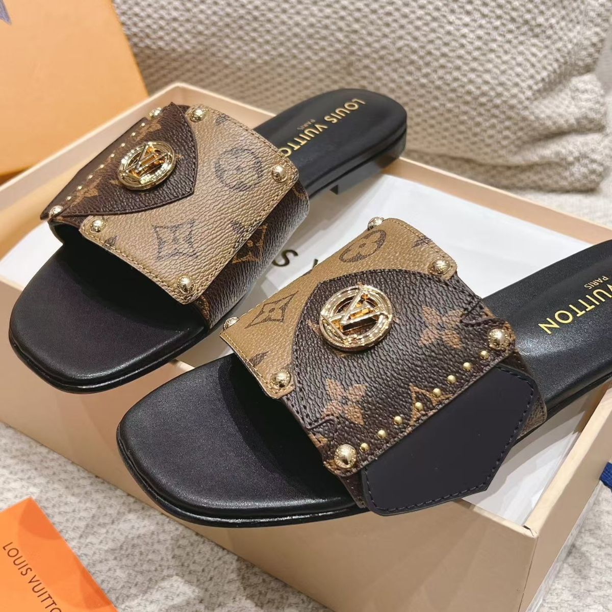 LOUIS VUITTON VANITY PM & FRAME SANDALS SET